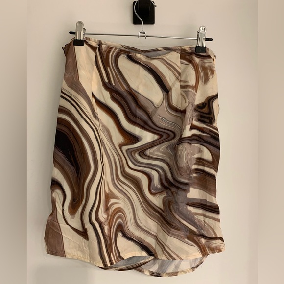 PrettyLittle Things Brown Swirl Skirt (part of matching set) - Picture 4 of 5